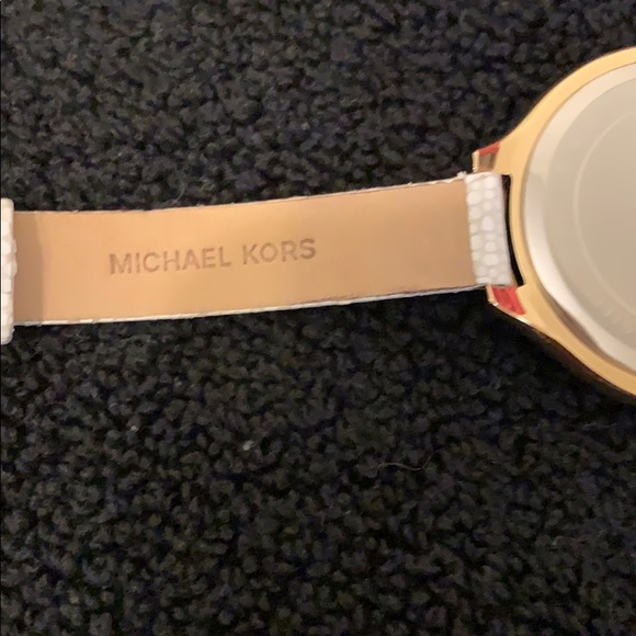 Michael Kors - Picture 3 of 5